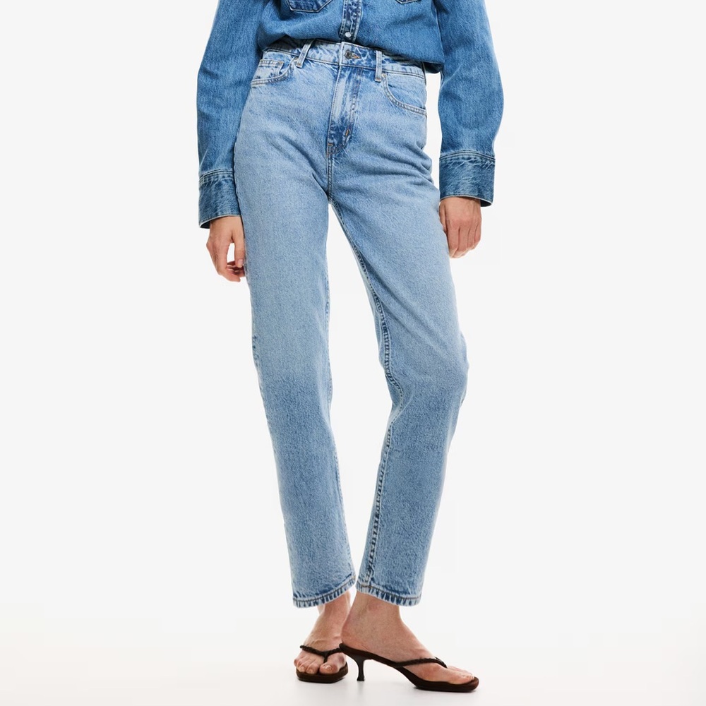 H&M Women’s Slim-Fit Mom High Ankle Jeans Light Denim Blue 90s Look